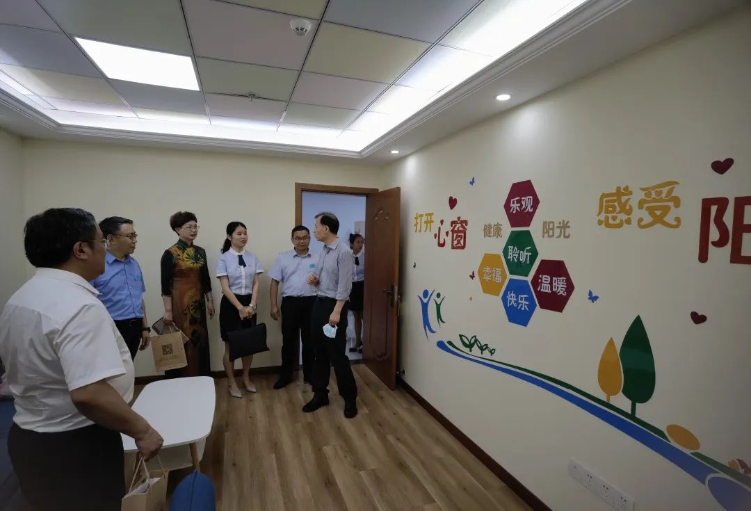 白继教授受邀参加“重庆市教育学会青少年阳光成长指导中心”启动仪式暨名师名家大讲堂(图3)