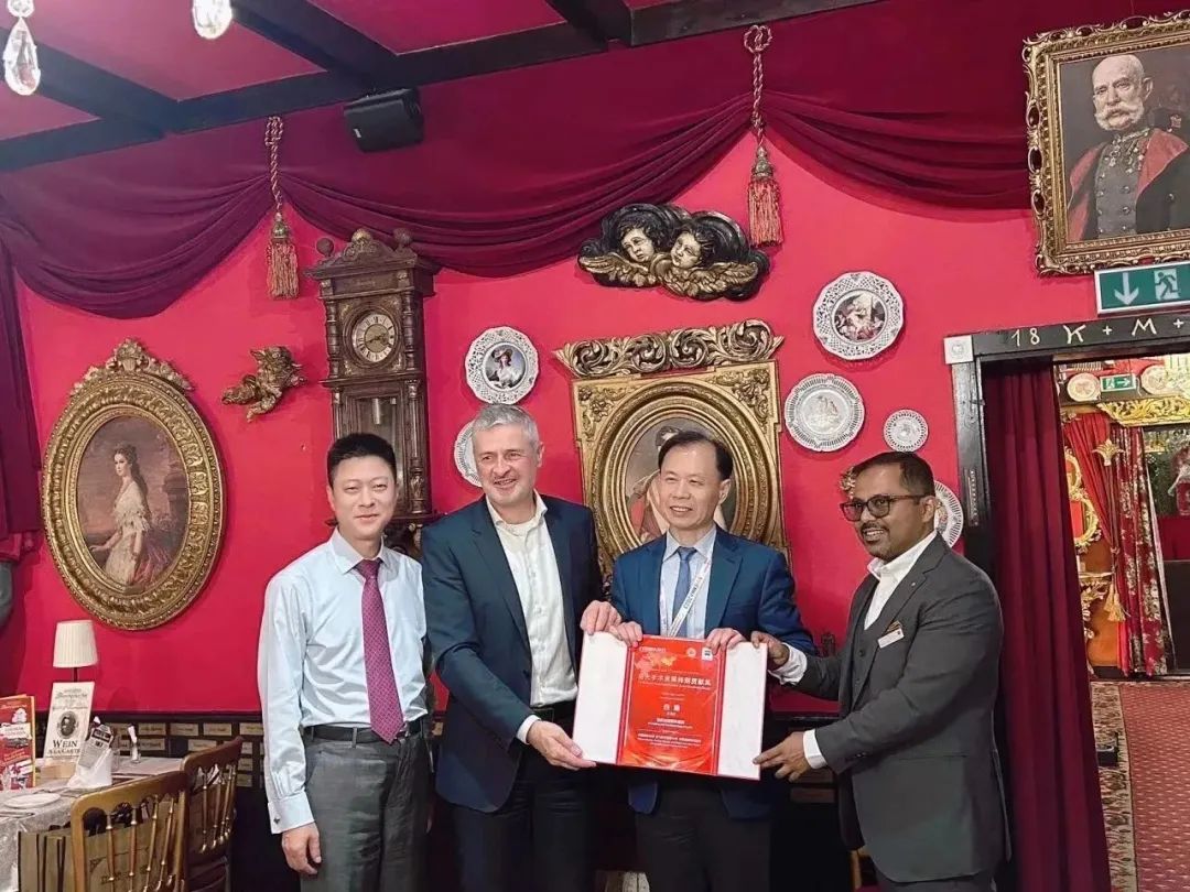 “发出中国声音,给出中国方案”白继教授携团队赴维也纳亮相ESCRS(图11)